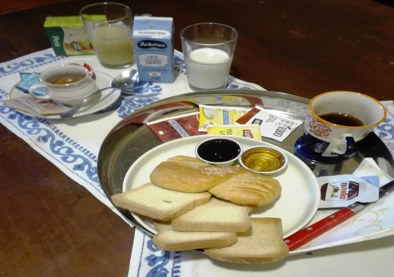 B&B Le Finestre Su Via Cavour Sassari Eksteriør billede