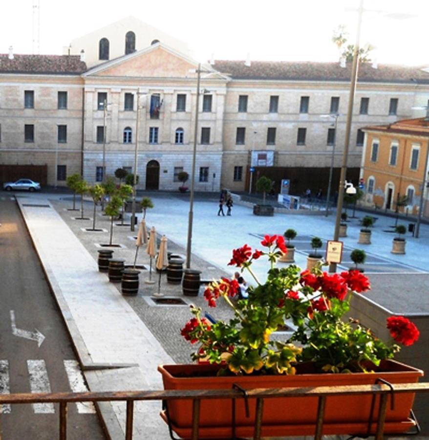 B&B Le Finestre Su Via Cavour Sassari Eksteriør billede