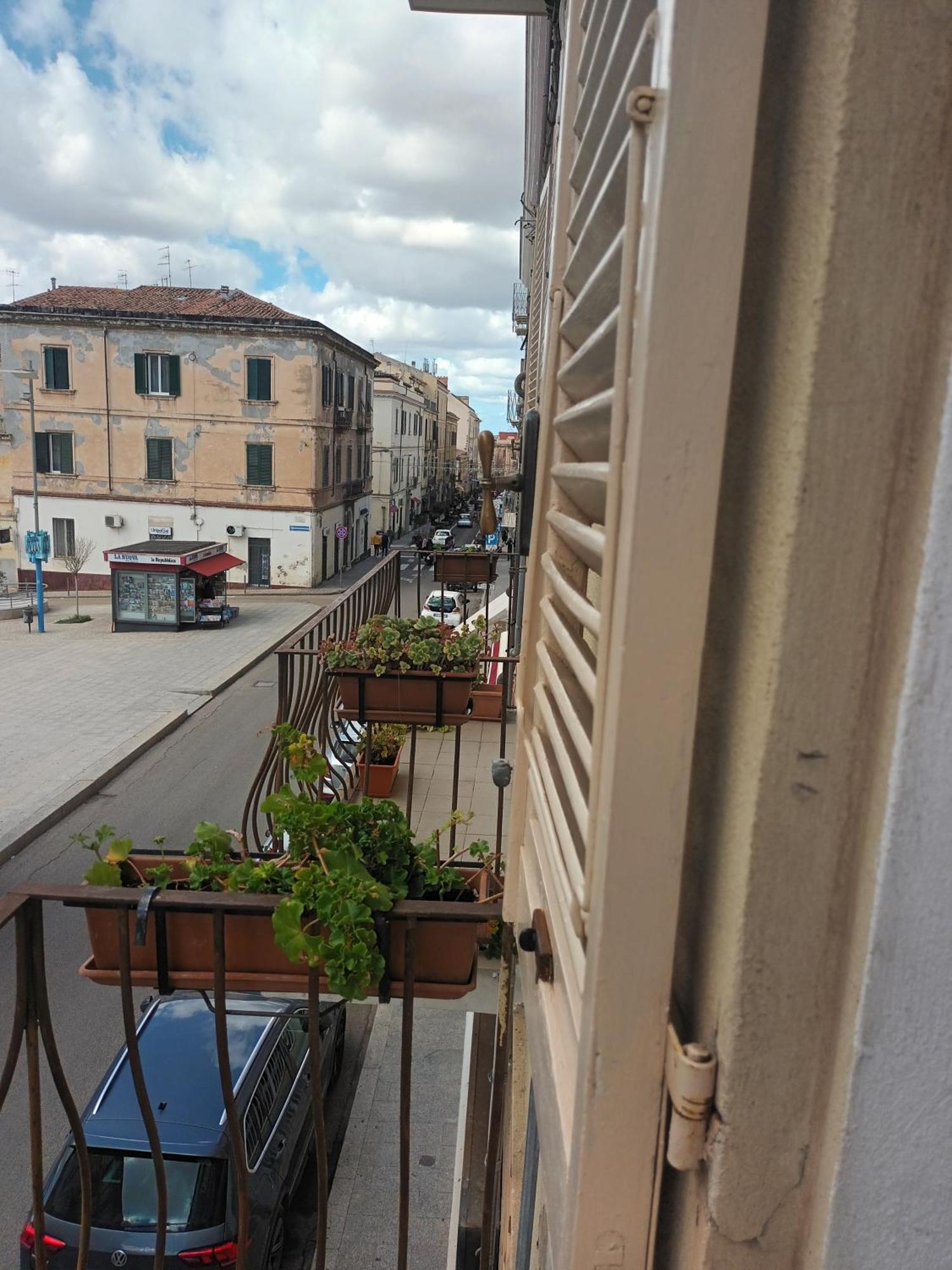 B&B Le Finestre Su Via Cavour Sassari Eksteriør billede