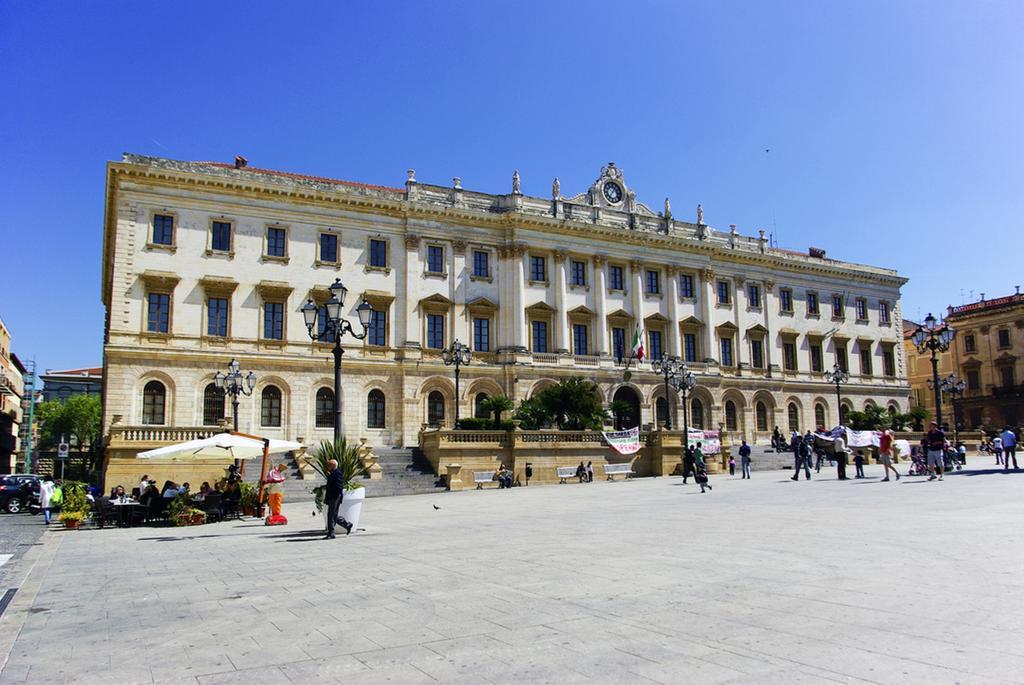 B&B Le Finestre Su Via Cavour Sassari Eksteriør billede