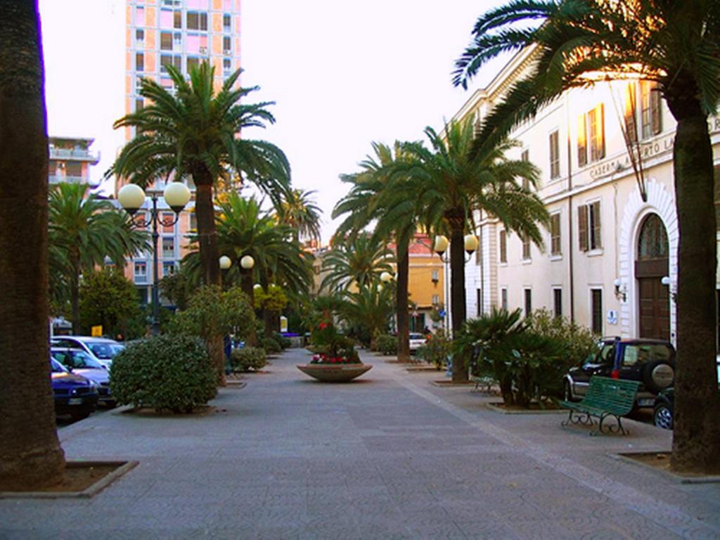 B&B Le Finestre Su Via Cavour Sassari Eksteriør billede