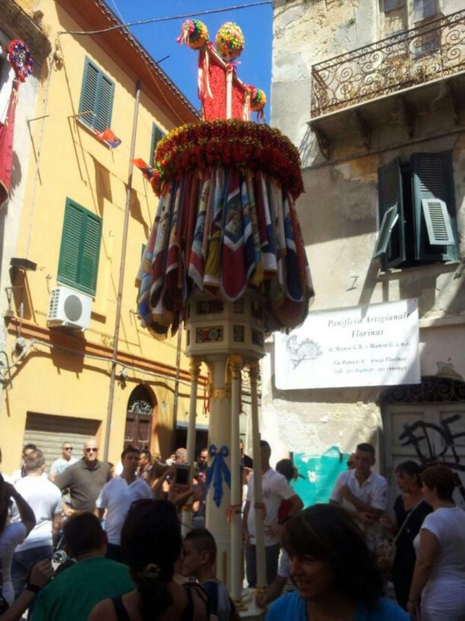 B&B Le Finestre Su Via Cavour Sassari Eksteriør billede