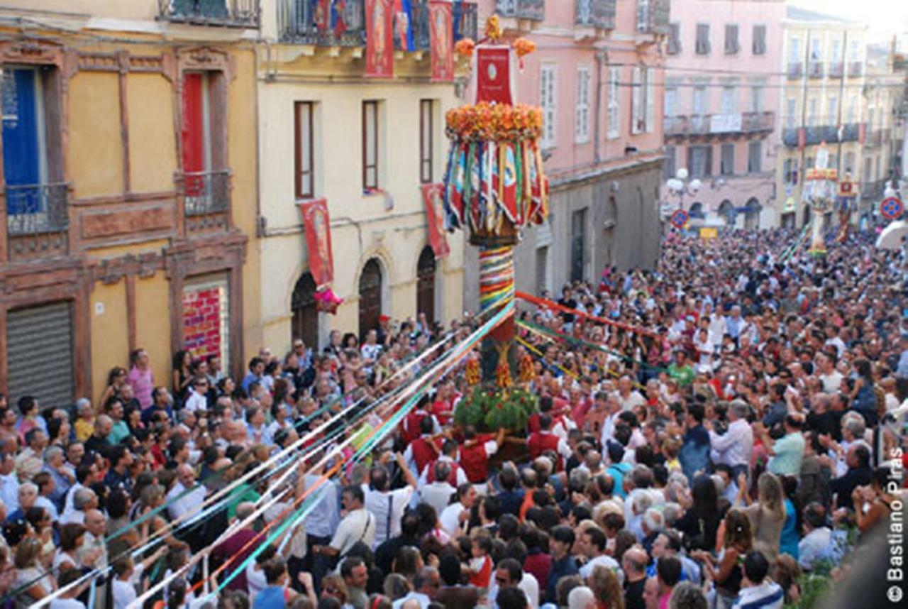 B&B Le Finestre Su Via Cavour Sassari Eksteriør billede